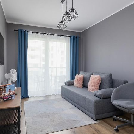 Comfy Apartment Pachonskiego With Parking In Krakow By Noclegi Renters Екстериор снимка