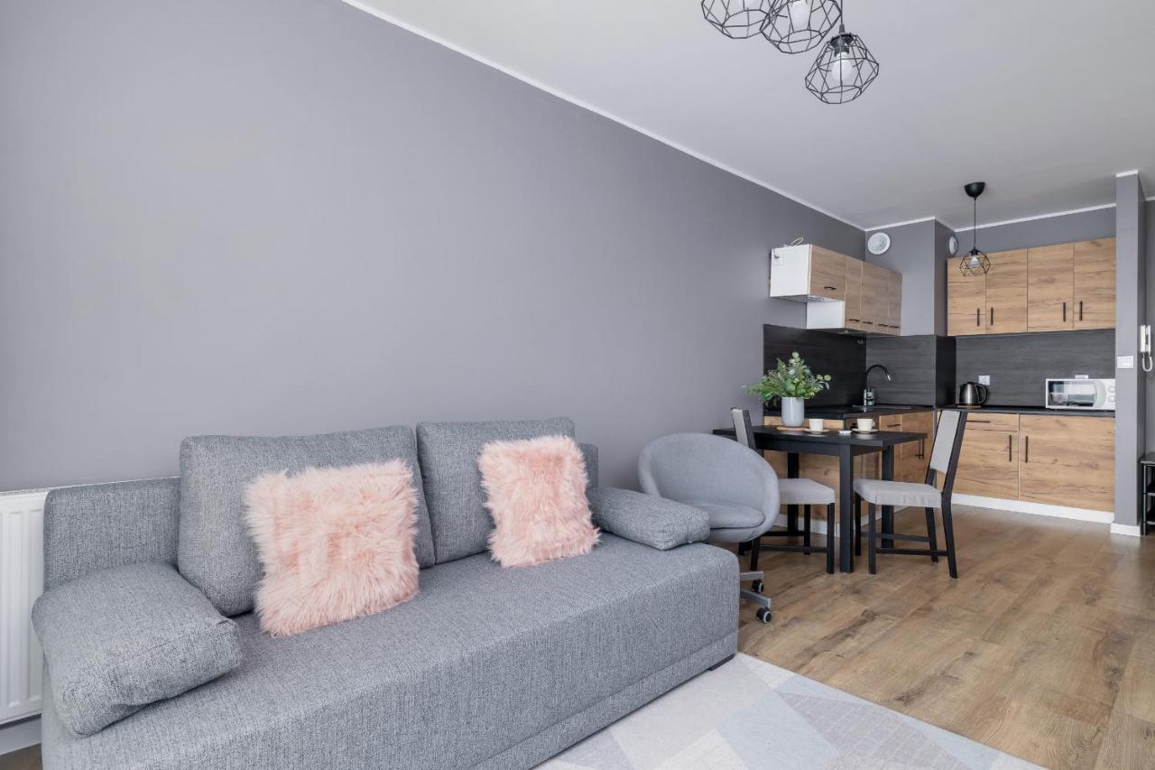 Comfy Apartment Pachonskiego With Parking In Krakow By Noclegi Renters Екстериор снимка