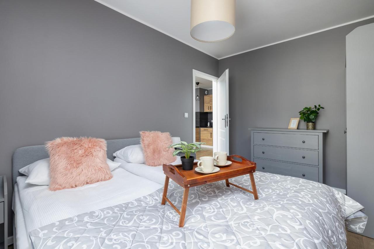 Comfy Apartment Pachonskiego With Parking In Krakow By Noclegi Renters Екстериор снимка