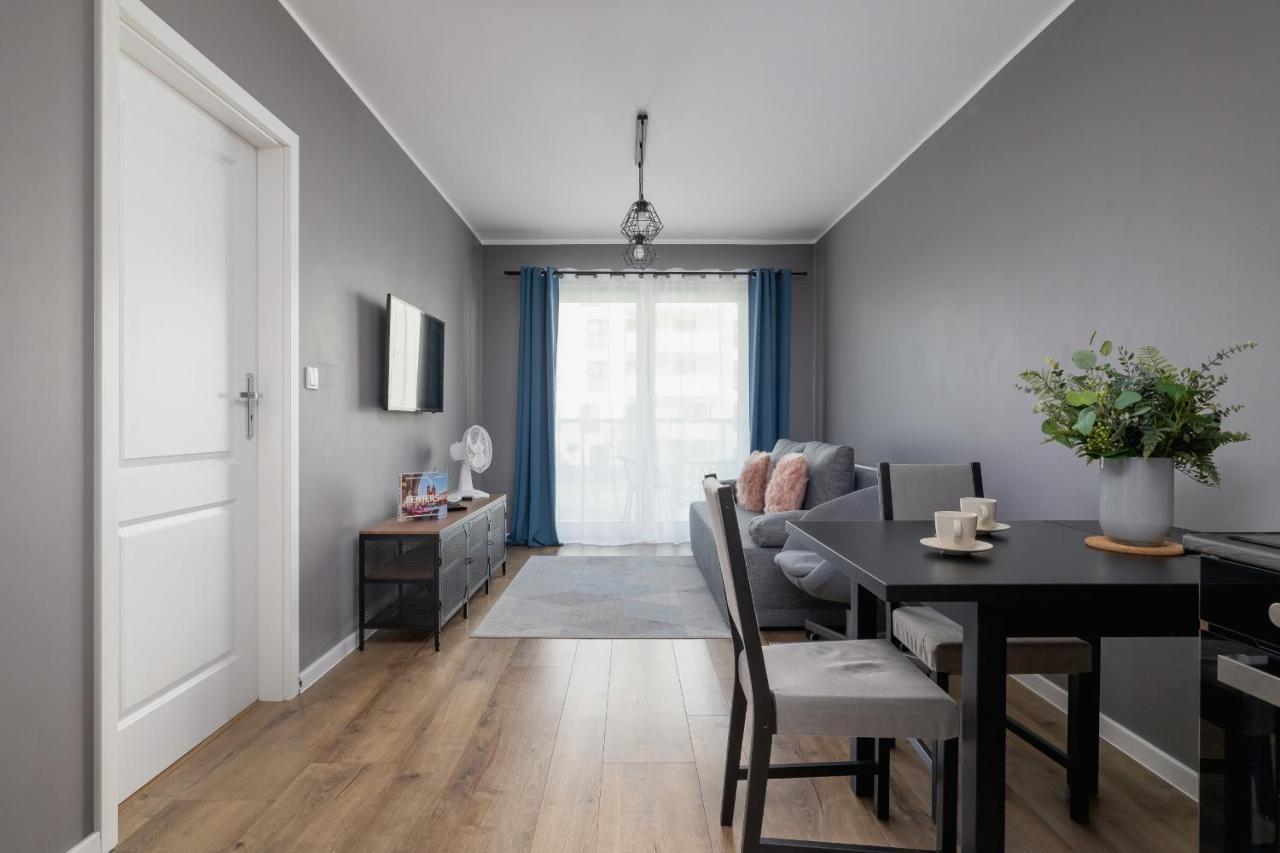 Comfy Apartment Pachonskiego With Parking In Krakow By Noclegi Renters Екстериор снимка