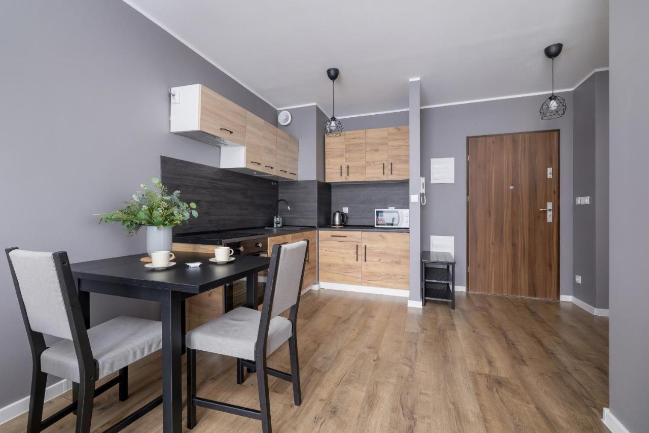 Comfy Apartment Pachonskiego With Parking In Krakow By Noclegi Renters Екстериор снимка