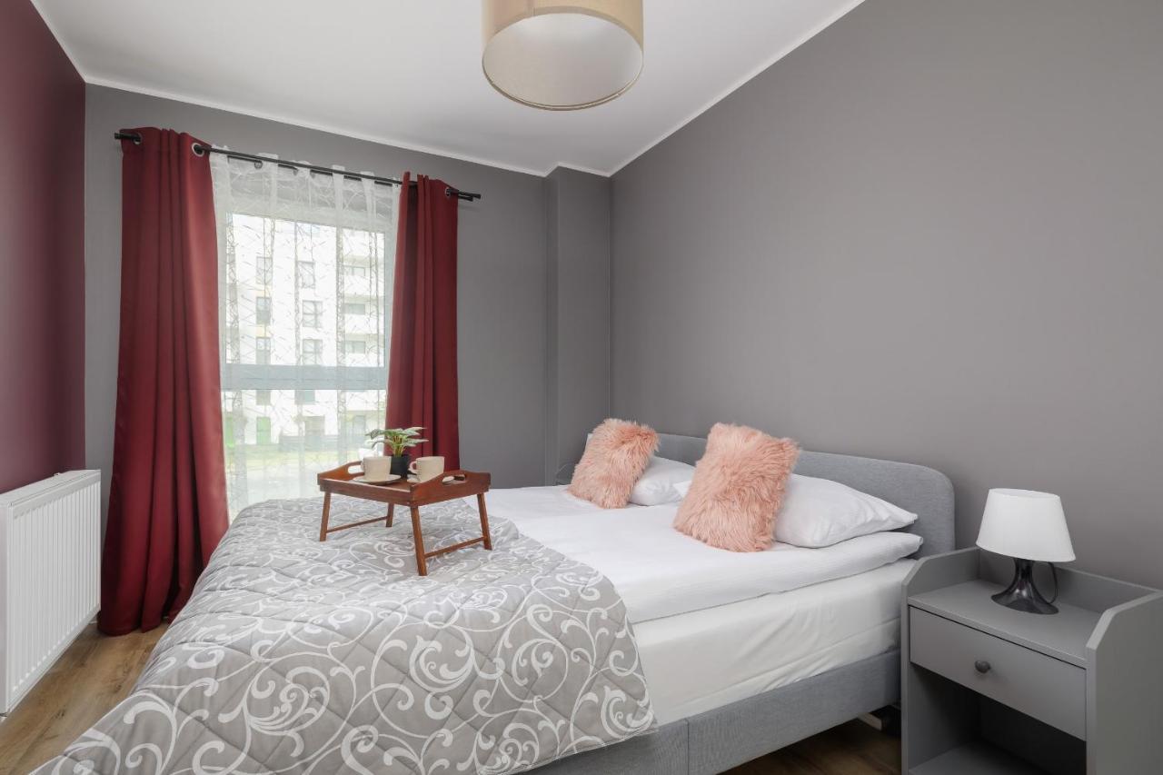 Comfy Apartment Pachonskiego With Parking In Krakow By Noclegi Renters Екстериор снимка