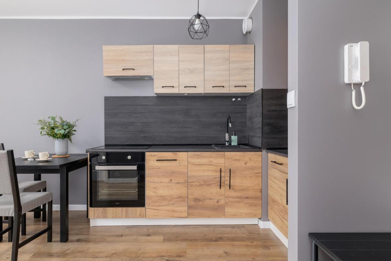 Comfy Apartment Pachonskiego With Parking In Krakow By Noclegi Renters Екстериор снимка
