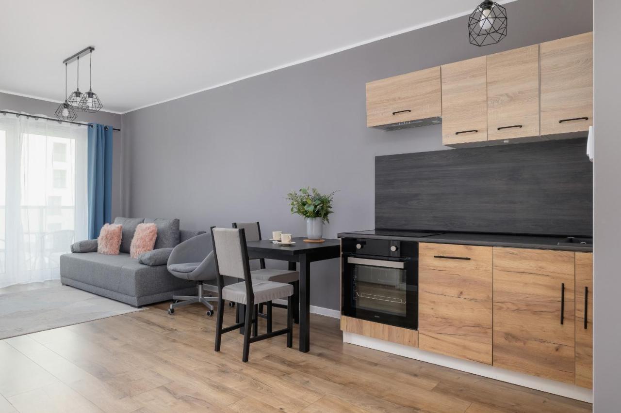 Comfy Apartment Pachonskiego With Parking In Krakow By Noclegi Renters Екстериор снимка