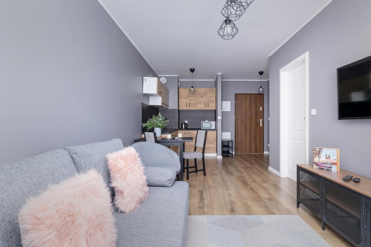 Comfy Apartment Pachonskiego With Parking In Krakow By Noclegi Renters Екстериор снимка