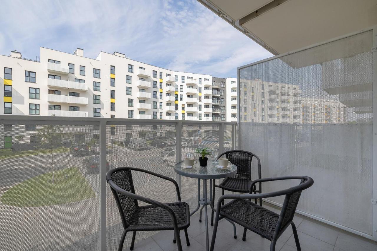Comfy Apartment Pachonskiego With Parking In Krakow By Noclegi Renters Екстериор снимка