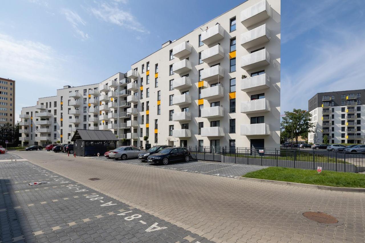 Comfy Apartment Pachonskiego With Parking In Krakow By Noclegi Renters Екстериор снимка
